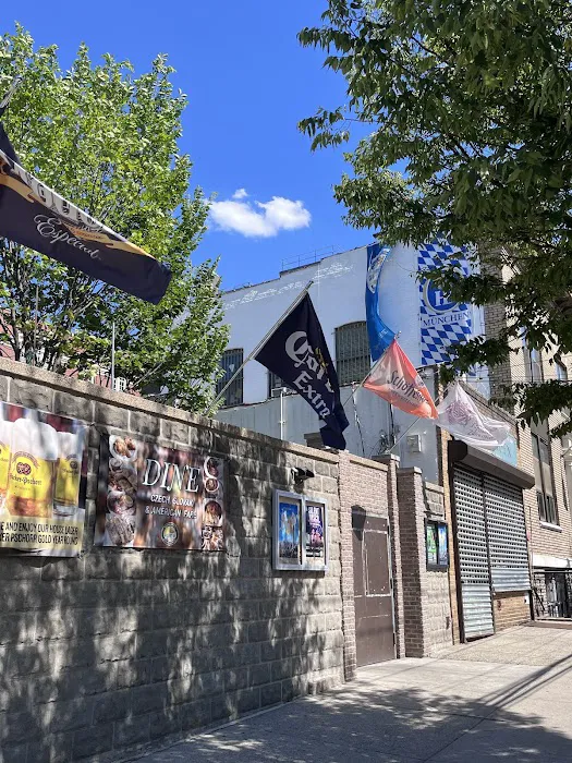 Queens Beer Garden Picture 1