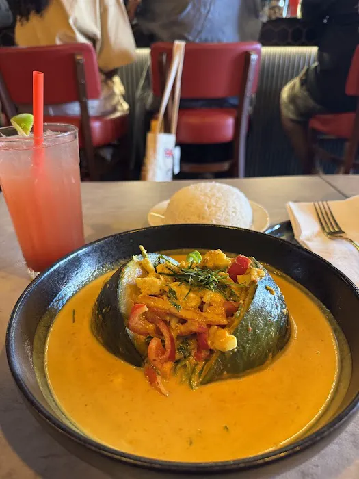 Holic Thai Bistro Picture 10