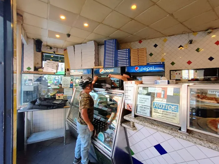 Gino's Pizzeria Picture 9