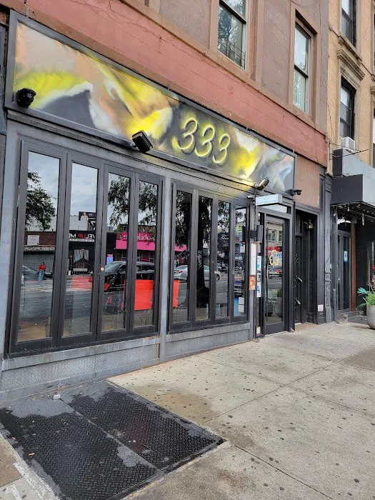 333 Lounge & Restaurant Picture 3