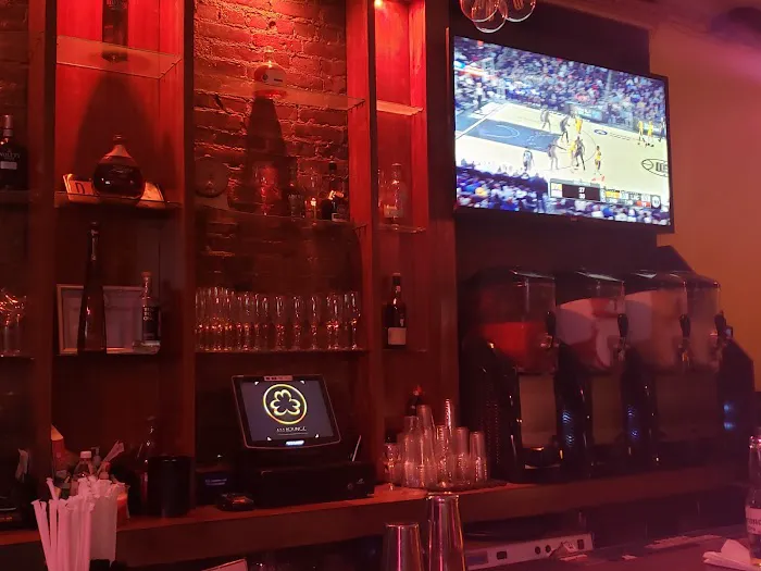 333 Lounge & Restaurant Picture 4
