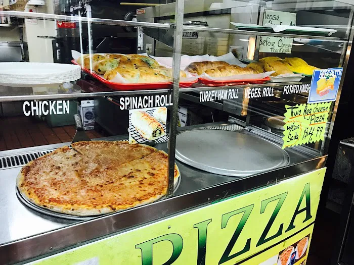 Moon Palace Pizza Picture 5