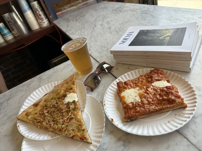 Artichoke Basille's Pizza Picture 1