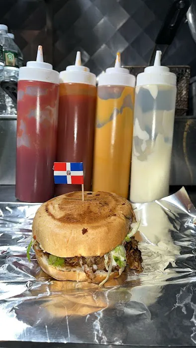 El Carajo Mix Burger Picture 1