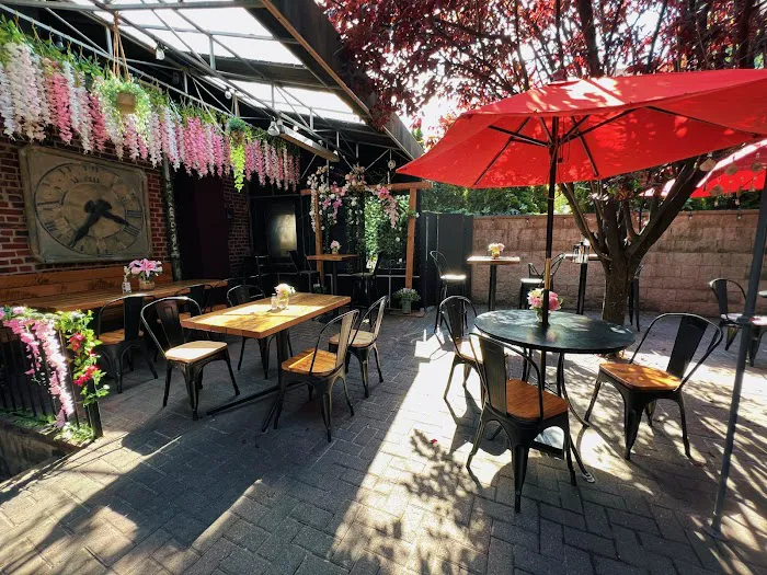 Garden Cafe Picture 7