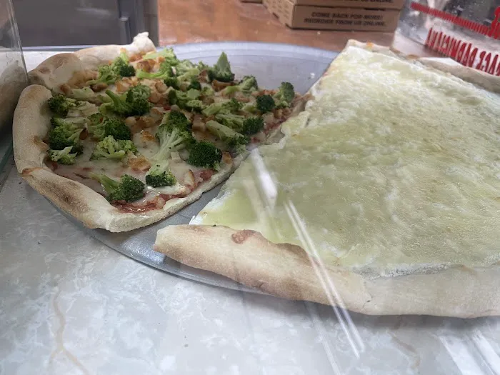 Tetaj Brothers Pizzeria Picture 3