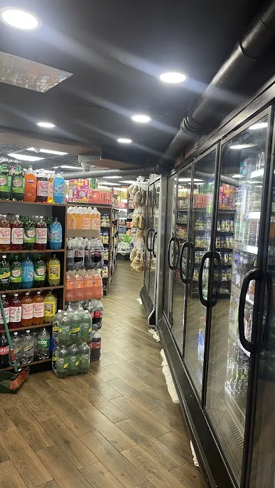 YANKEE ONE DELI Picture 8