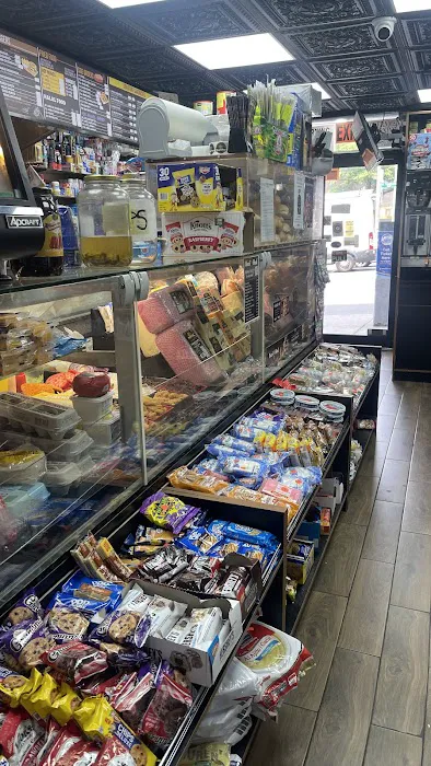 YANKEE ONE DELI Picture 4