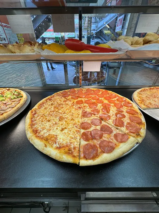 Daisy's pizza Picture 10