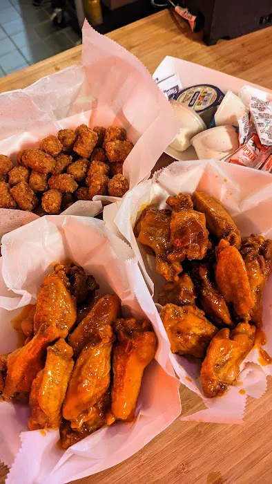Dan and John's Wings Brooklyn Picture 7