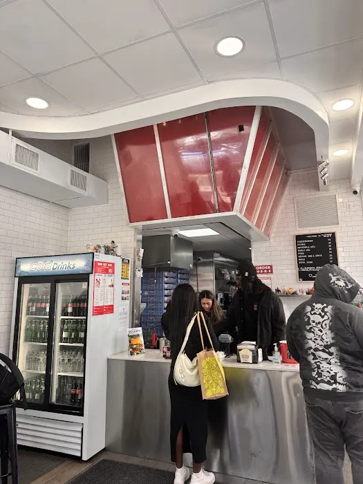 7th Street Burger Downtown Brooklyn Picture 3
