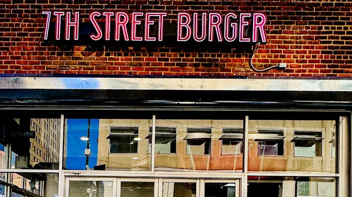 7th Street Burger Downtown Brooklyn Picture 2