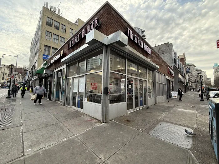7th Street Burger Downtown Brooklyn Picture 10