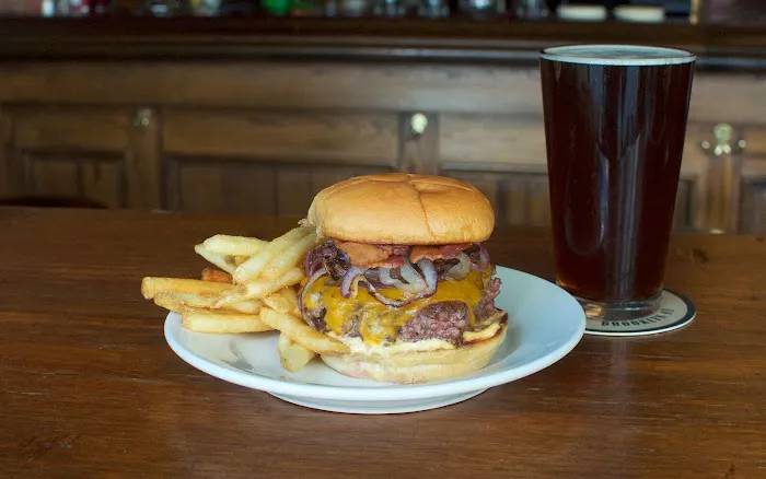 two8two Bar & Burger Picture 3