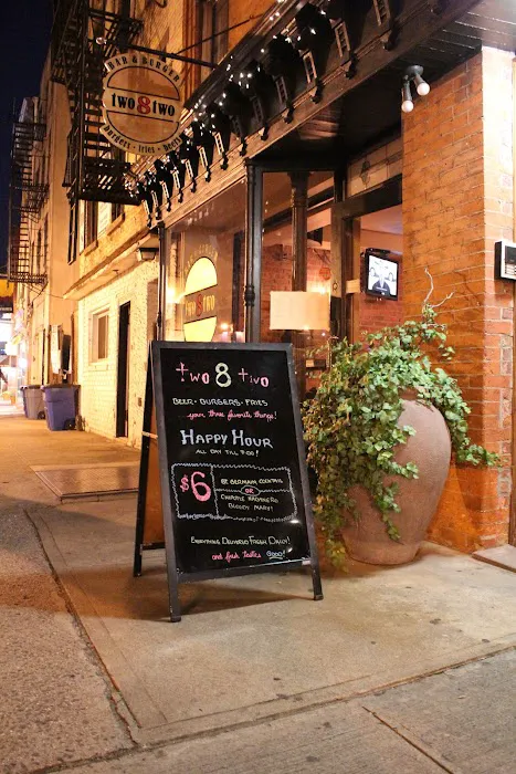 two8two Bar & Burger Picture 6