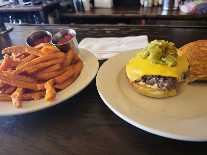 two8two Bar & Burger Picture 5