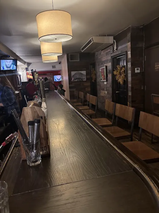 two8two Bar & Burger Picture 4