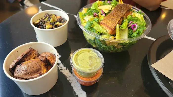 Quality Greens Kitchen Picture 8