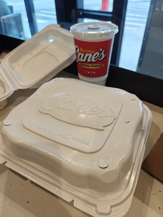 Raising Cane's Chicken Fingers Picture 9