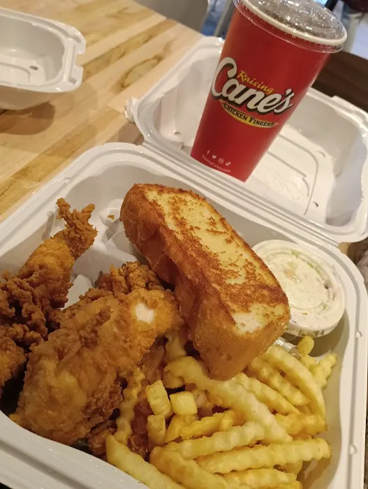 Raising Cane's Chicken Fingers Picture 2