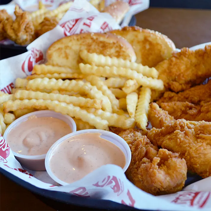 Raising Cane's Chicken Fingers Picture 5