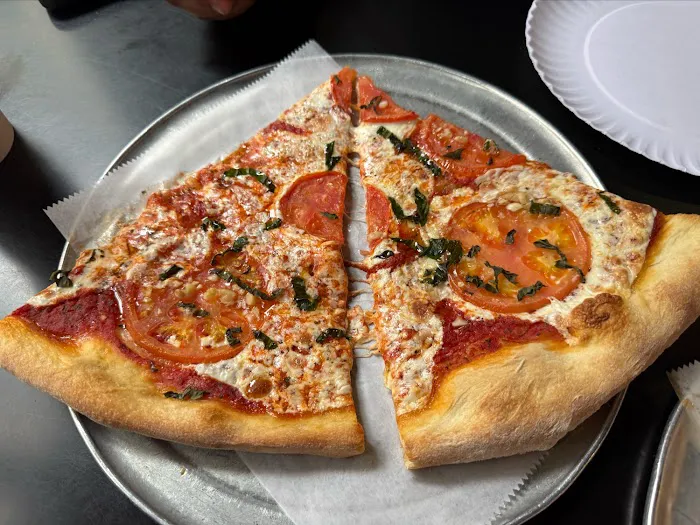 Front Street Pizza Picture 9