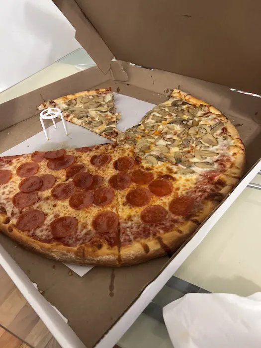 Leone's Pizzeria Picture 2