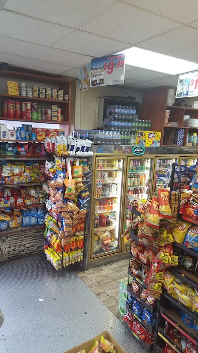 Utica Food Deli Picture 4