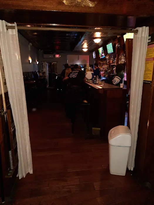CourtSide Lounge Picture 6