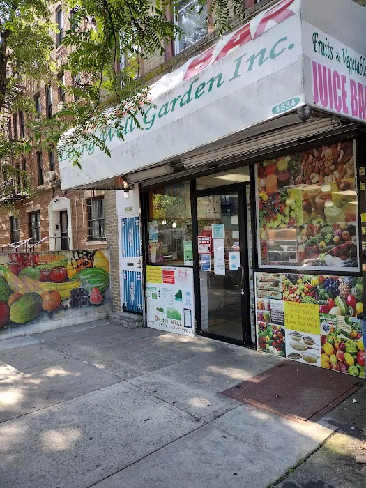 Living Well Garden Juice Bar Picture 8