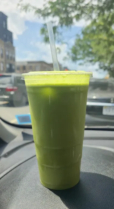 Living Well Garden Juice Bar Picture 10