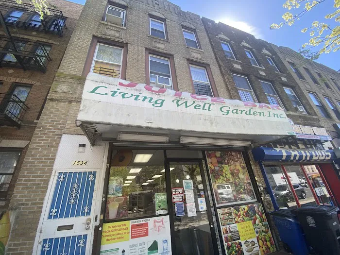 Living Well Garden Juice Bar Picture 4