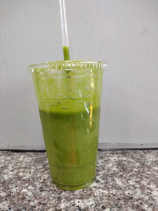 Living Well Garden Juice Bar Picture 2