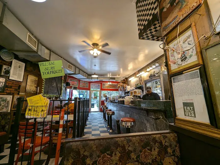 Tom’s Restaurant Picture 10