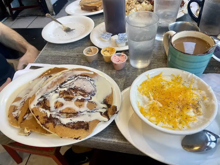 Tom’s Restaurant Picture 3