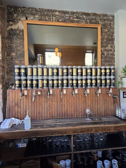 Gold Star Beer Counter Picture 9