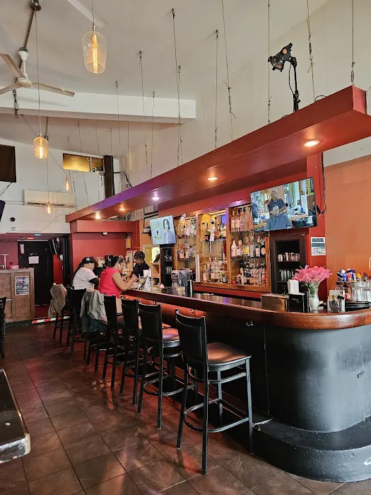 Eve's Lounge Picture 6
