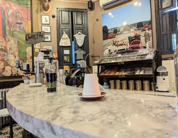 Cafe Regular Picture 3