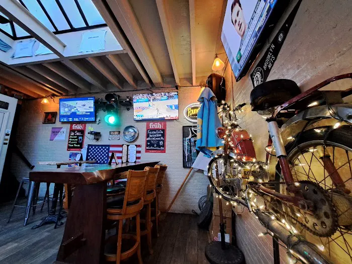 The Beer Garage Picture 9