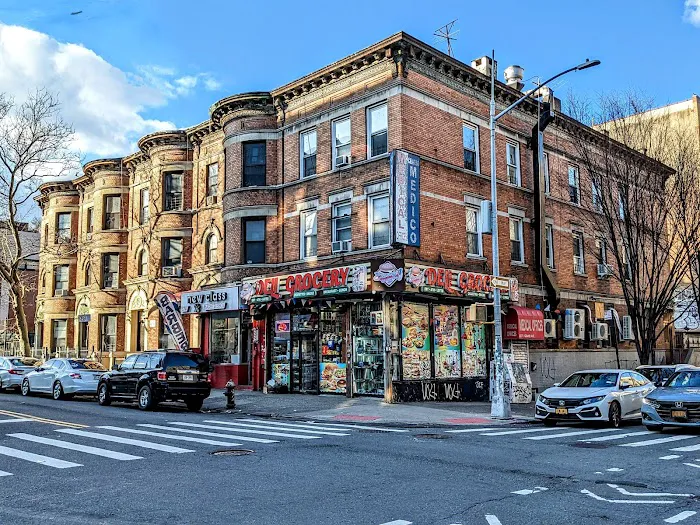 Sammy Deli Grocery Picture 1