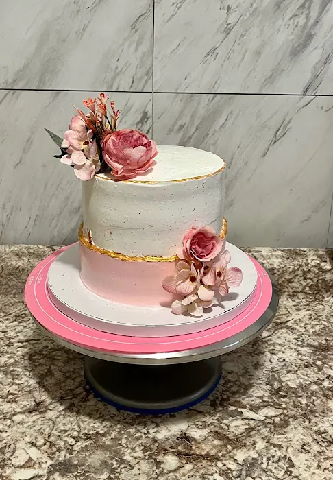 Lucy cake & Decorations Picture 2