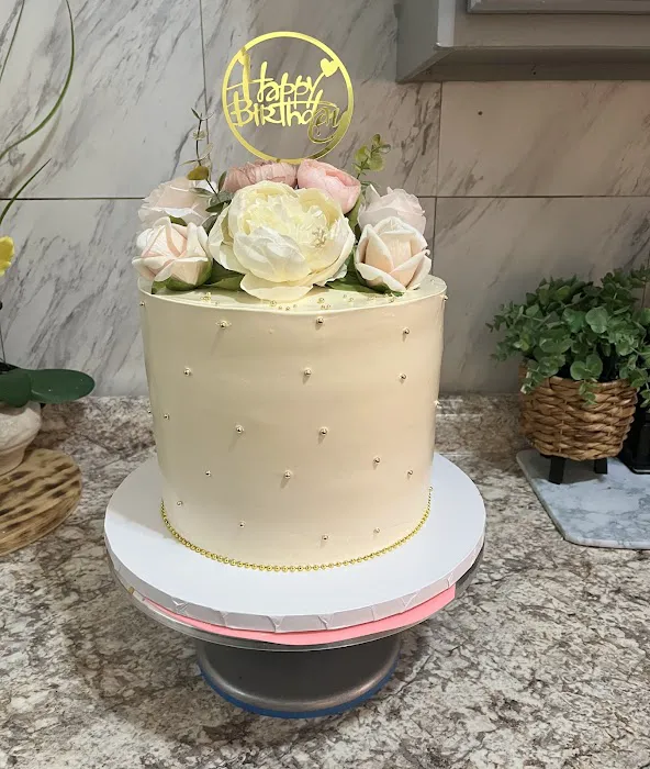 Lucy cake & Decorations Picture 7