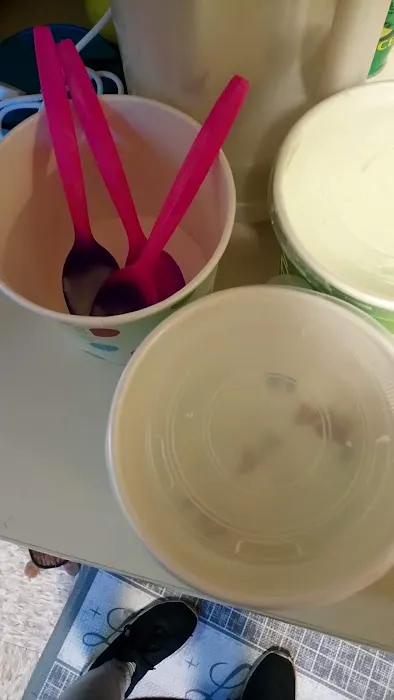 Peachwave Frozen Yogurt Picture 5