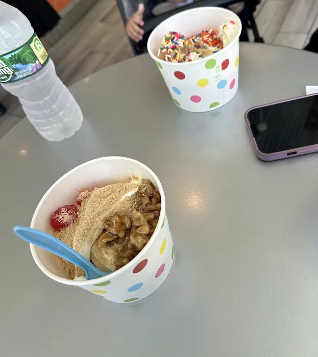 Peachwave Frozen Yogurt Picture 7