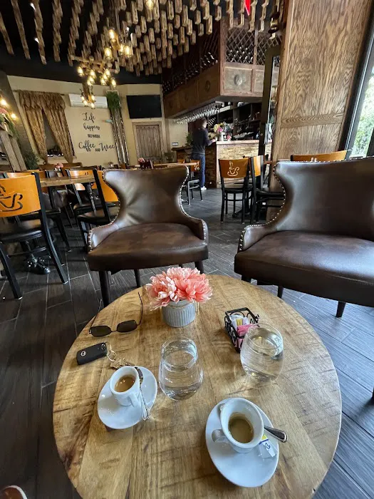 Roots Coffee and Wine Picture 4