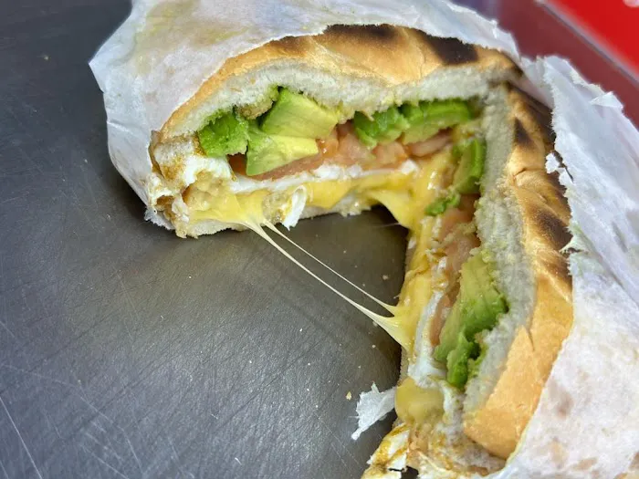 El Sabor Deli Grocery Picture 2