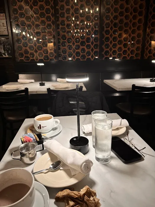 Biarritz Kosher Pizza and Wine Bar Picture 7