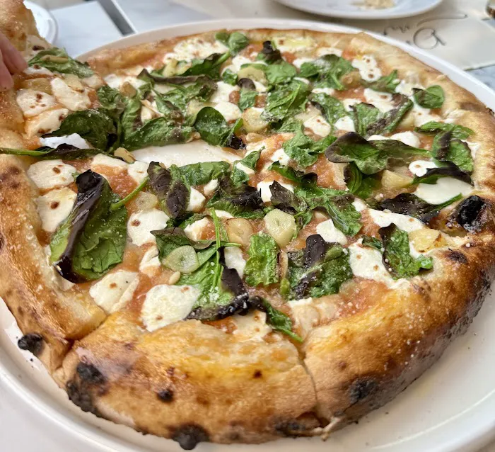 Biarritz Kosher Pizza and Wine Bar Picture 4