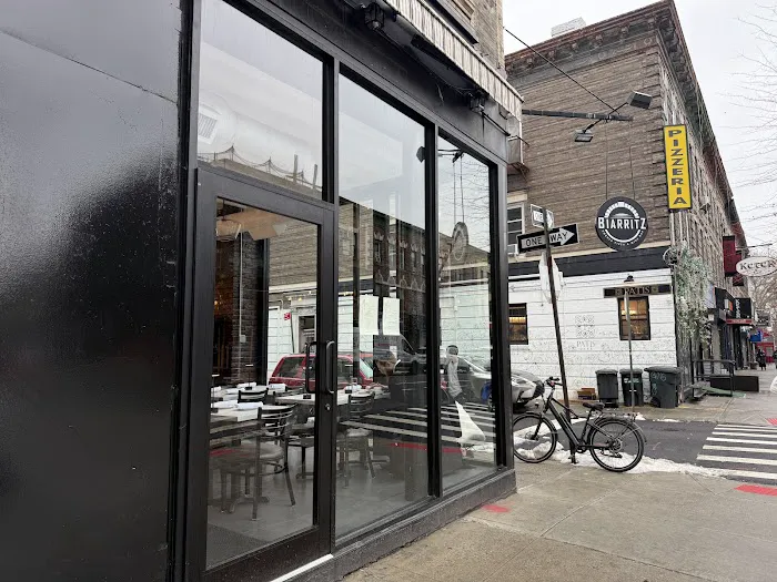 Biarritz Kosher Pizza and Wine Bar Picture 6
