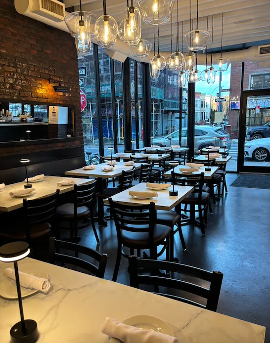 Biarritz Kosher Pizza and Wine Bar Picture 2